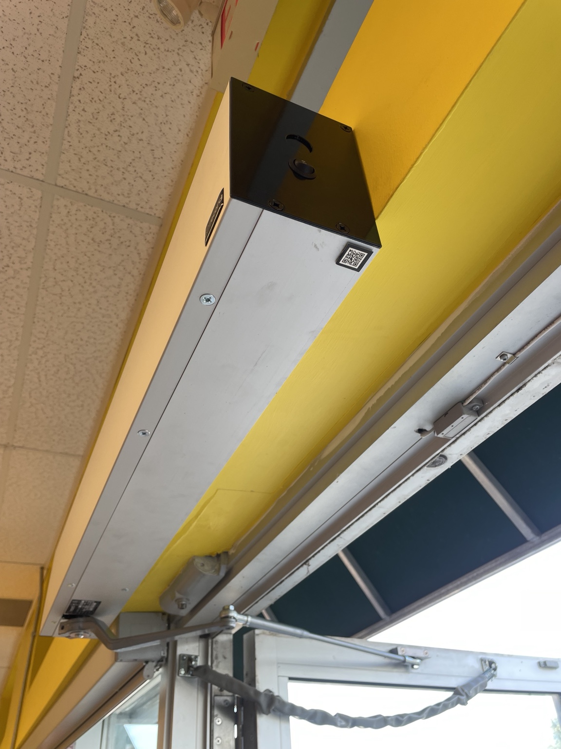 Automatic door operator